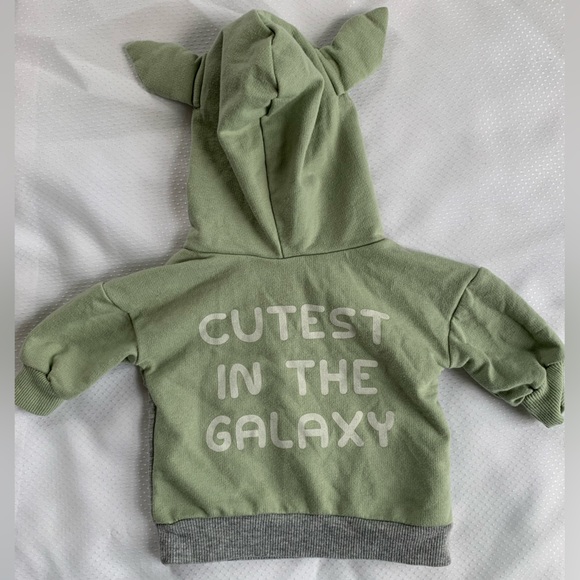 ✨SOLD✨ Baby Yoda Grogu Mandalorian Newborn Hoodie - Picture 2 of 4